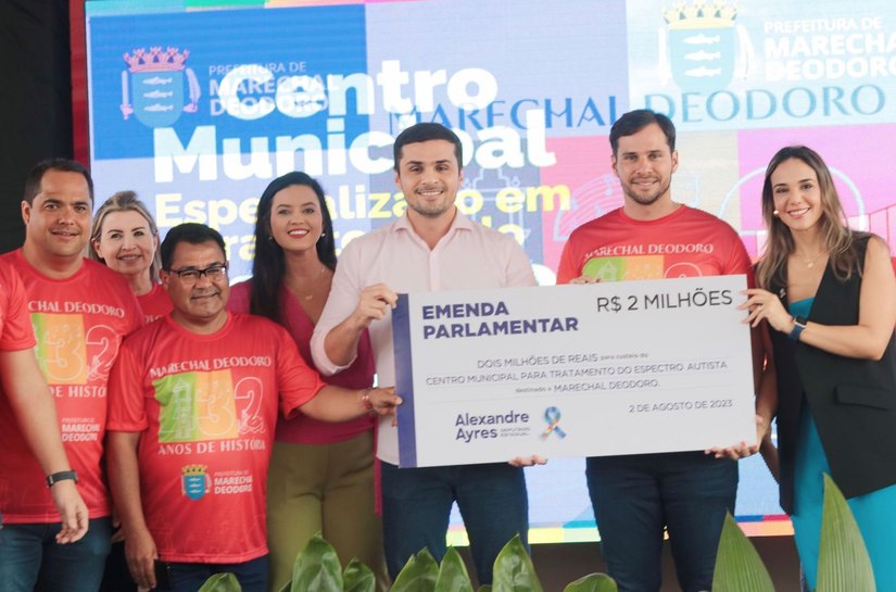 Alexandre Ayres garante R$ 2 milhões em emendas parlamentares para tratamento de autistas