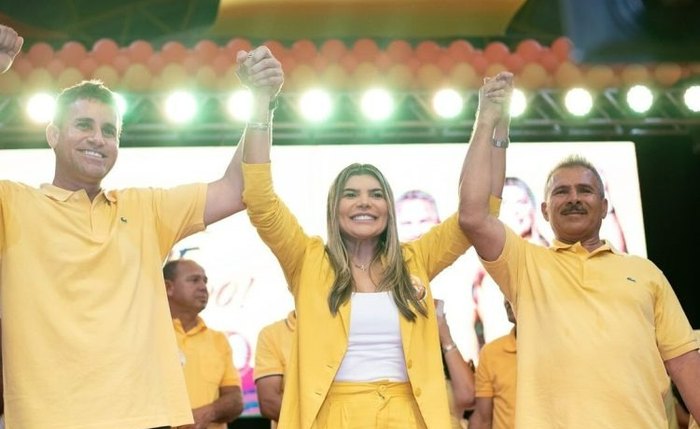 Prefeita Jeane Moura, e Joãozinho (à esquerda dela, de bigode).