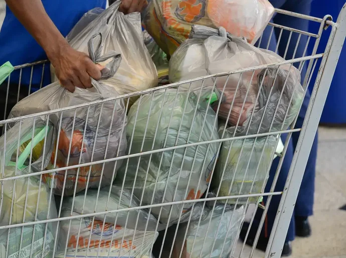 Cesta básica cai em todas as capitais do país no 2º semestre de 2025