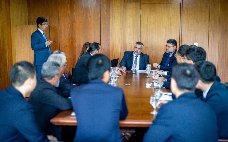 Ministro Paulo Pimenta recebe empresários chineses para impulsionar o investimento em mobilidade no Brasil