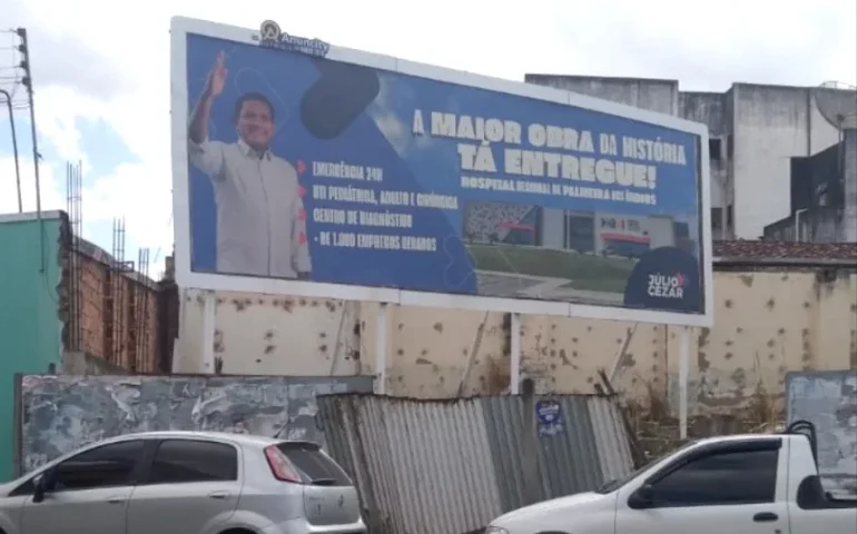 Outdoor do “ex-imperador” tenta reescrever a história e se apropriar de obra que não é sua