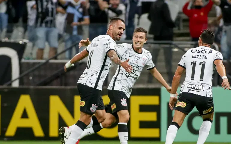 Renato Augusto emociona em adeus ao Corinthians: 'É com lágrimas nos olhos que me despeço'