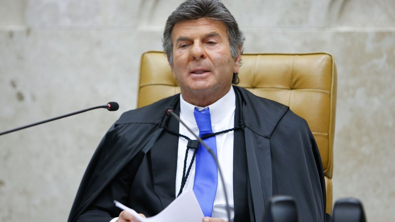 PGR cita precedente de Fux para defender retirada de investigação sobre Lulinha do STF