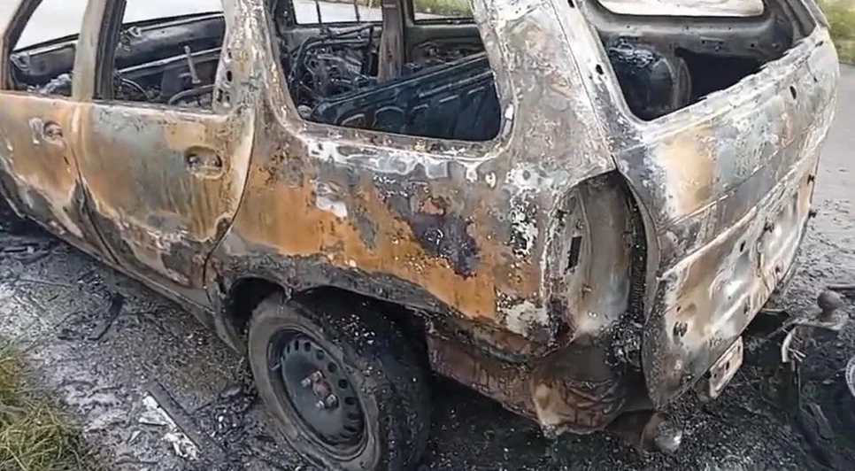 Carro fica destruido no Antares.  / Foto: reprodução / redes sociais