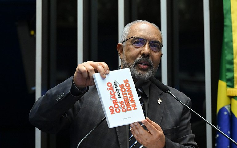 Paim celebra lançamento de livro sobre direitos humanos em Porto Alegre