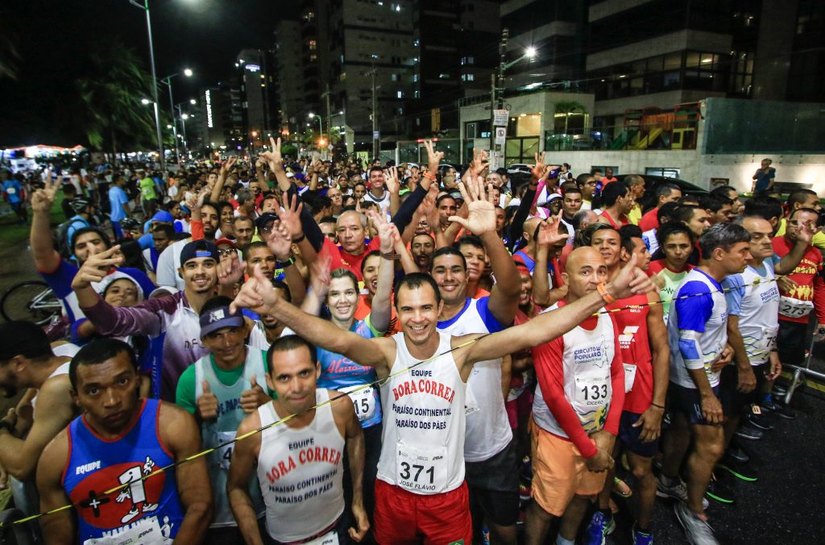 Cerca de 800 atletas participam de corrida na orla da Pajuçara