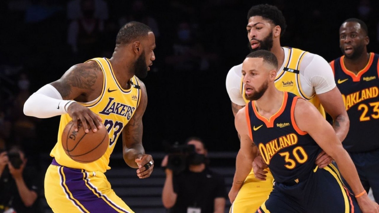 Curry ofusca LeBron e Warriors superam Lakers na abertura da temporada da NBA