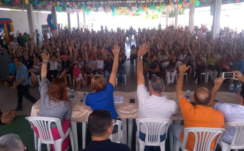 Em Maceió, servidores públicos municipais se reúnem para definir Greve Geral