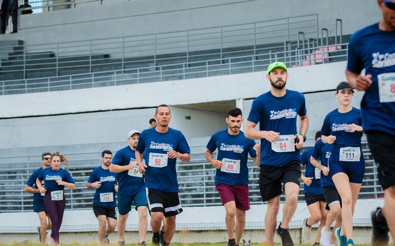 Profissionais de saneamento participam de corrida promovida pela Casal