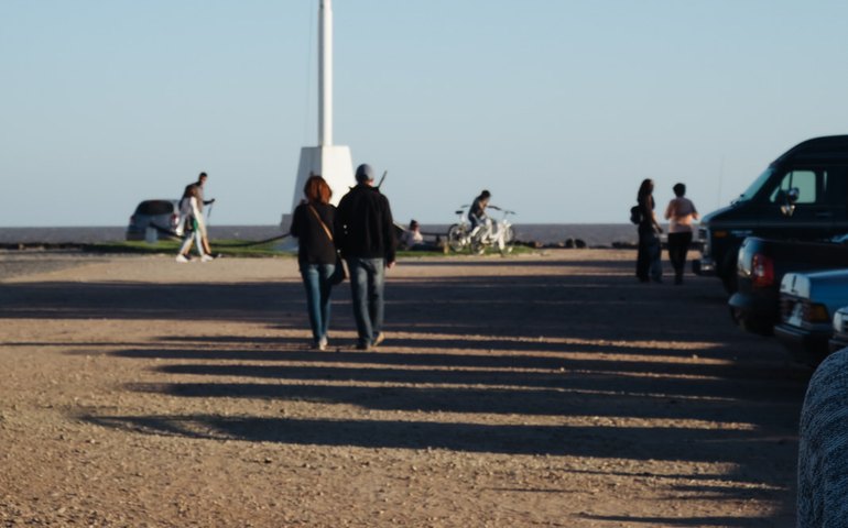 Uruguai ignora alerta de Brasil e Mercosul