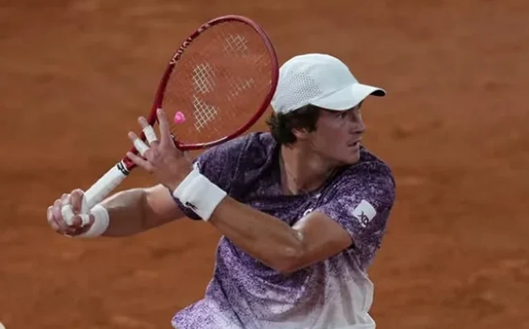 João Fonseca cai nas duplas no ATP de Halle e estreia no simples na terça