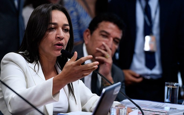 Com 20 votos favoráveis e 11 contrários, CPMI aprova relatório de Eliziane Gama
