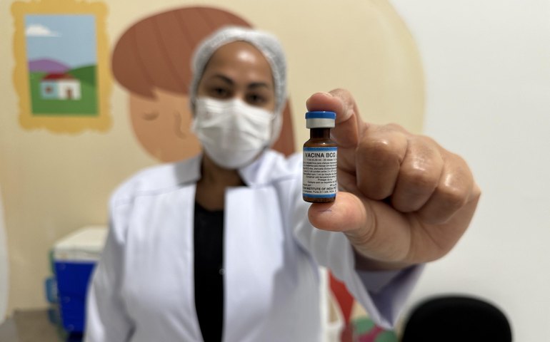 Bebês nascidos no Hospital da Mulher recebem alta vacinados com a BCG