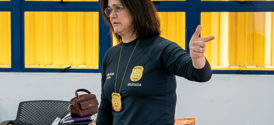 A delegada Rebeca Cordeiro falou sobre direitos e formas de atuação diante de situações de violência, destacando a importância da informação para um transporte público mais seguro.