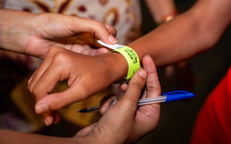 Prefeitura reforça proteção a crianças com pulseiras de identificação no Verão Massayó