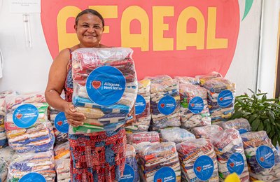 Governo de Alagoas doa uma tonelada de alimentos a Associação no Benedito Bentes