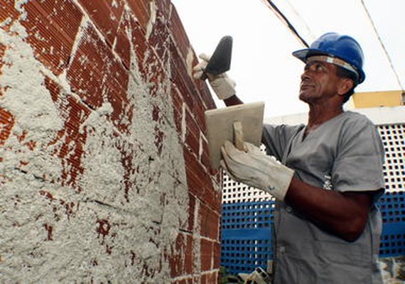 Emprego com carteira assinada tem crescimento em relação a 2012