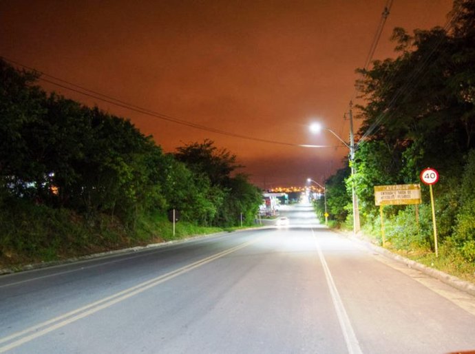 Prefeitura de Santana implanta iluminação de LED na Avenida Governador Geraldo Bulhões