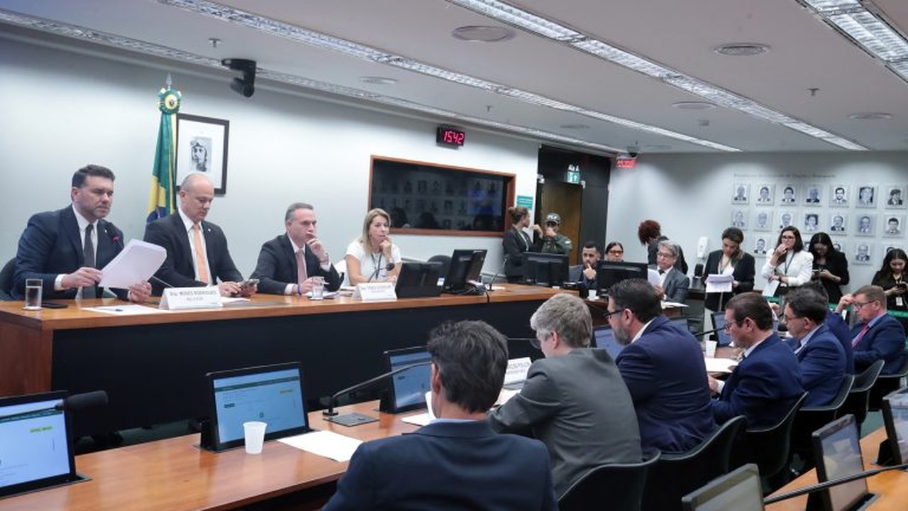 Conselho de Ética analisa pareceres contra deputados por ocupação do Plenário
