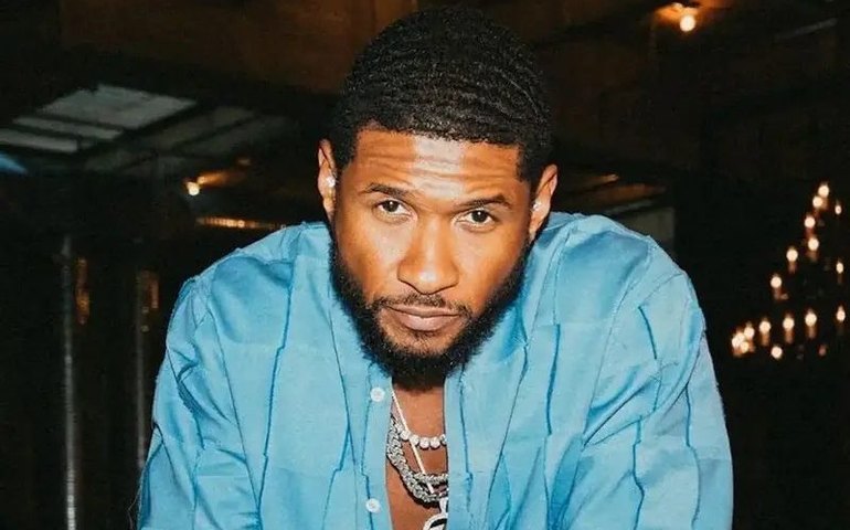 Usher levanta público no intervalo do Super Bowl com show repleto de convidados e sucessos