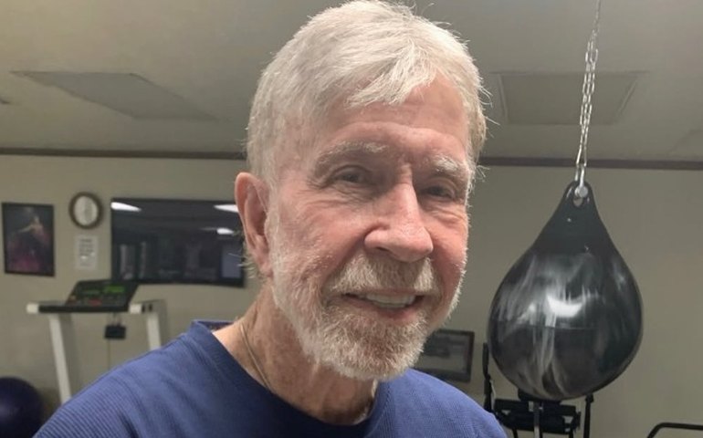 Chuck Norris é internado às pressas após mal-estar no Havaí