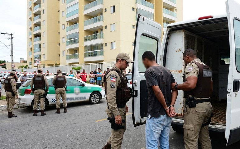Polícia prende namorado de ex-candidata a miss na Bahia por morte após queda do 13º andar
