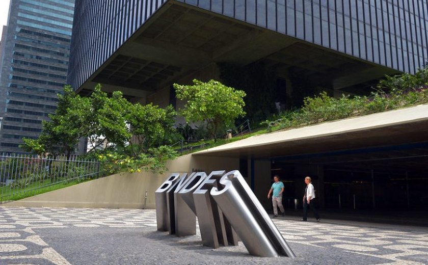 BNDES financiará R$ 3,3 bilhões ao setor naval, rodovias e agroindústria em SC