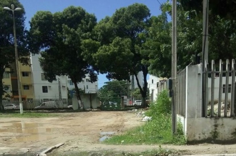 Casal é autuada pelo município por morte de peixes na Lagoa da Anta