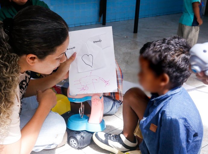Cria realiza escuta de crianças e mães em situação de rua