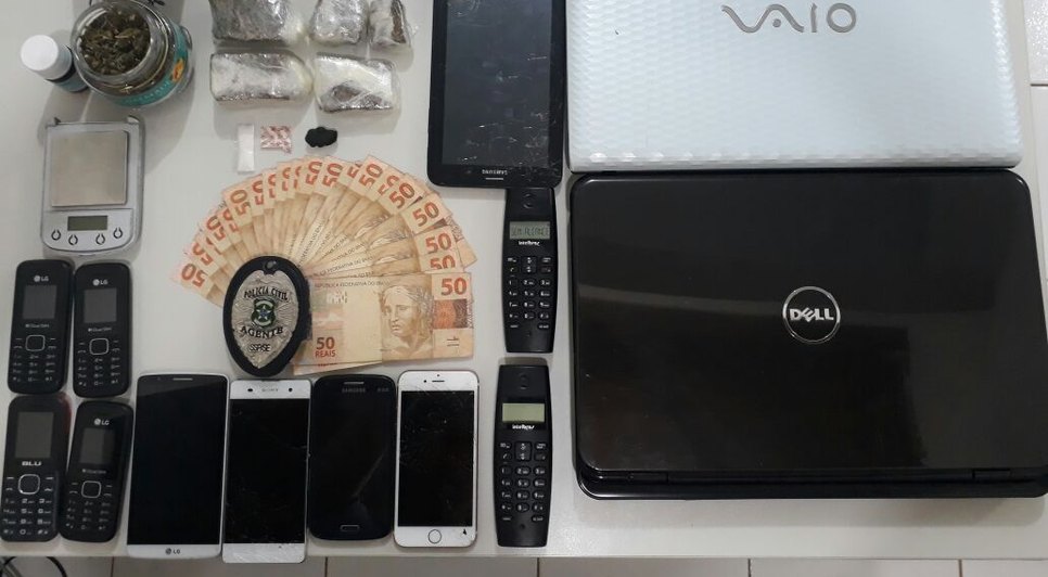 equipamentos e droga apreendida