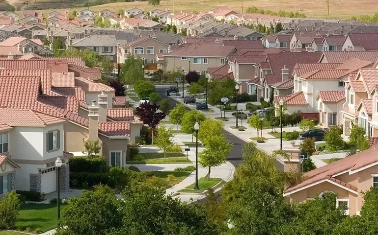 Peixe raro de quase 2 metros encalha em praia na Califórnia
