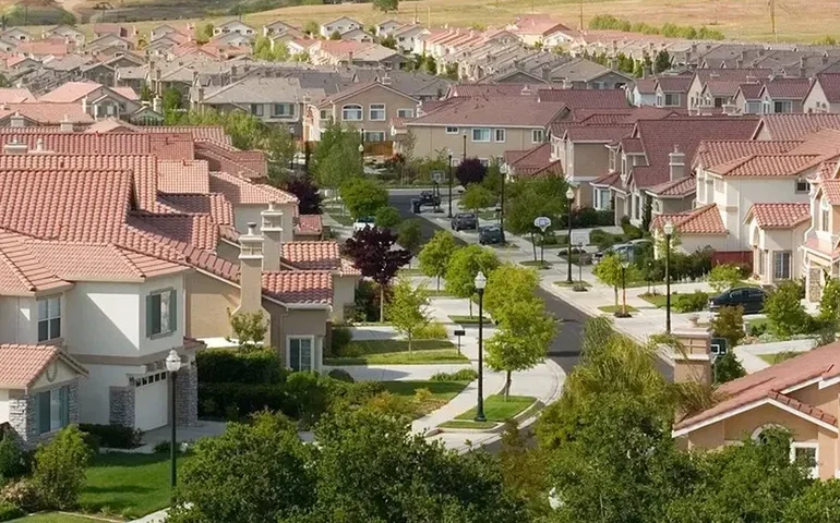 Vendas de moradias novas nos EUA sobem 5,9% em novembro, abaixo da previsão