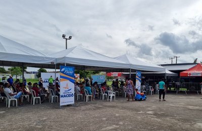  Ônibus da vacina estaciona na Ponta da Terra neste sábado