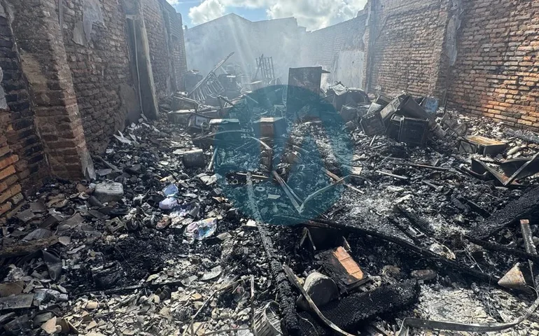 Chamas destroem tradicional loja de eletrodomésticos em Arapiraca