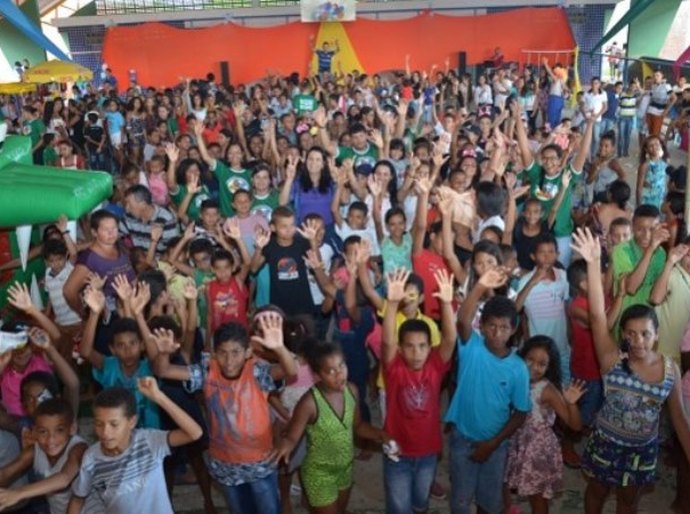 Alunos dos Centros Assistências de Coruripe participam de uma ação em comemoração ao Dia da Criança