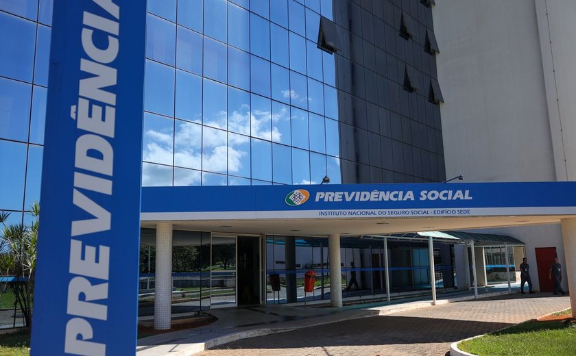 INSS: Senado aprova bônus para servidor acelerar análise de benefícios