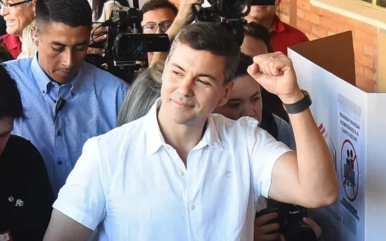Presidente do Paraguai, Santiago Peña, é hospitalizado no Rio
