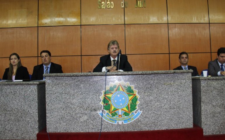 Corregedor e equipe de trabalho reúnem-se com magistrados em Arapiraca