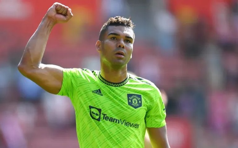 Casemiro estreia pelo Manchester United em vitória fora de casa sobre Southampton