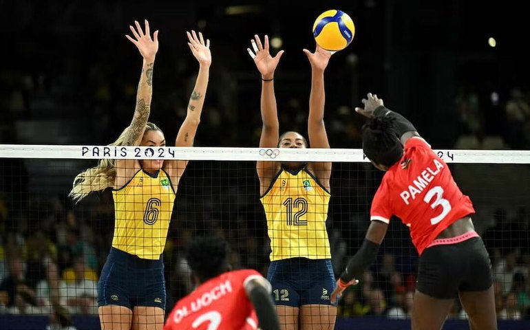 Com Fadinha na torcida, Brasil vence Polônia e termina como líder do Grupo B no vôlei feminino