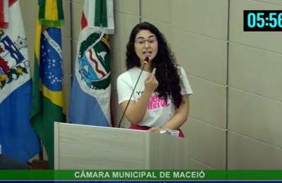 “O privado deve ser politizado quando existe violência contra a mulher” diz Teca Nelma em defesa de mulheres vítimas de violência doméstica