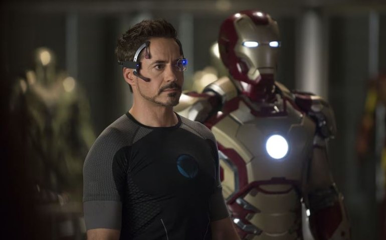 Oliver Stone revela problemas com Robert Downey Jr. durante filmagem; entenda