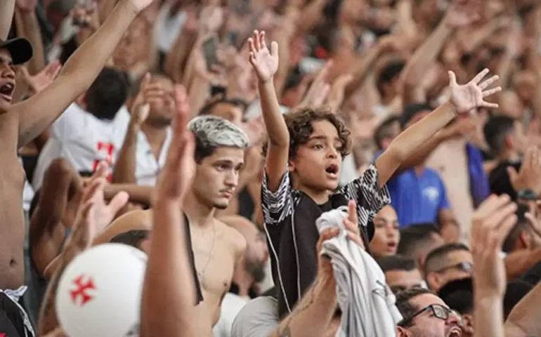 Vasco ganha briga na Justiça e recebe Atlético-MG no Maracanã; Payet assina por 2 anos