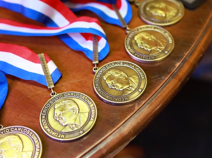 Dois servidores da Sefaz vão receber a Medalha Sílvio Vianna 2025