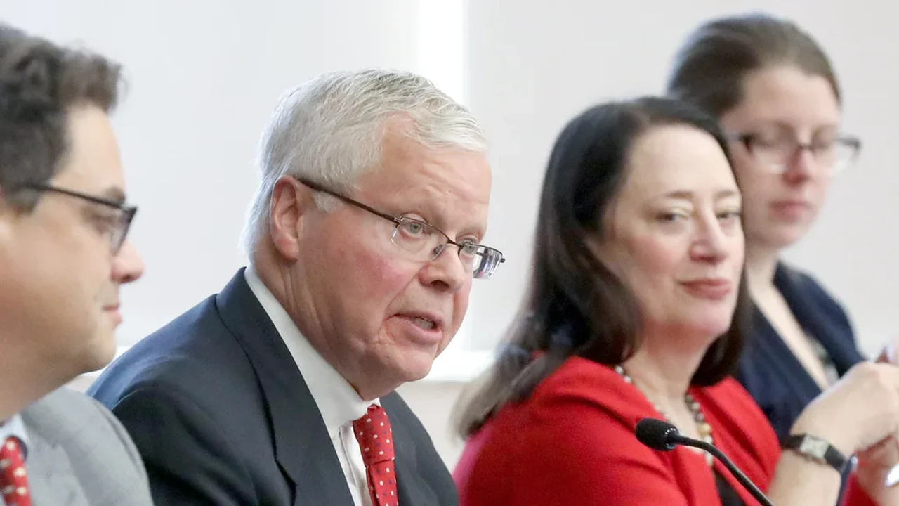 O que você precisa saber sobre as tentativas de destituir o presidente da Universidade de Wisconsin?
