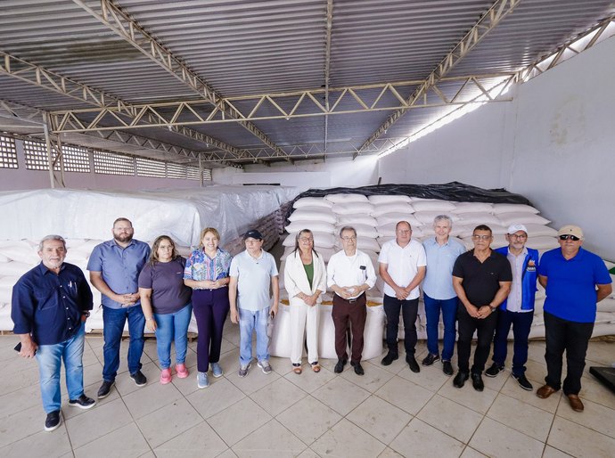 Prefeita Tia Júlia recebe superintendente regional da Conab e fortalece parceria entre município e Governo Federal na manutenção do PAA