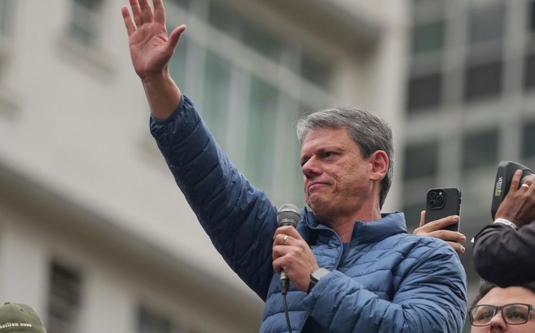 Tarcísio lidera disputa pelo governo de São Paulo; Tebet aparece à frente na corrida ao Senado