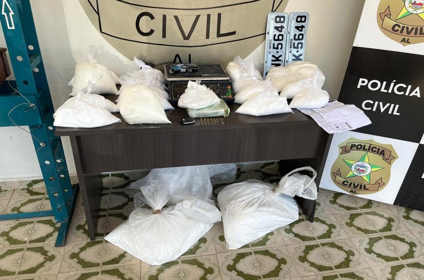 Dois homens presos e adolescentes apreendidos por tráfico de droga