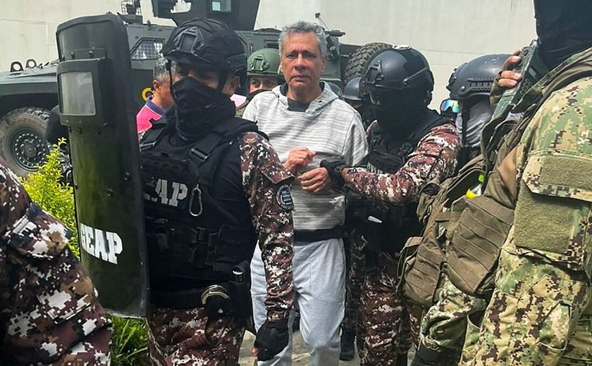 Ex-vice-presidente do Equador capturado em embaixada do México é hospitalizado após fazer greve de fome na prisão