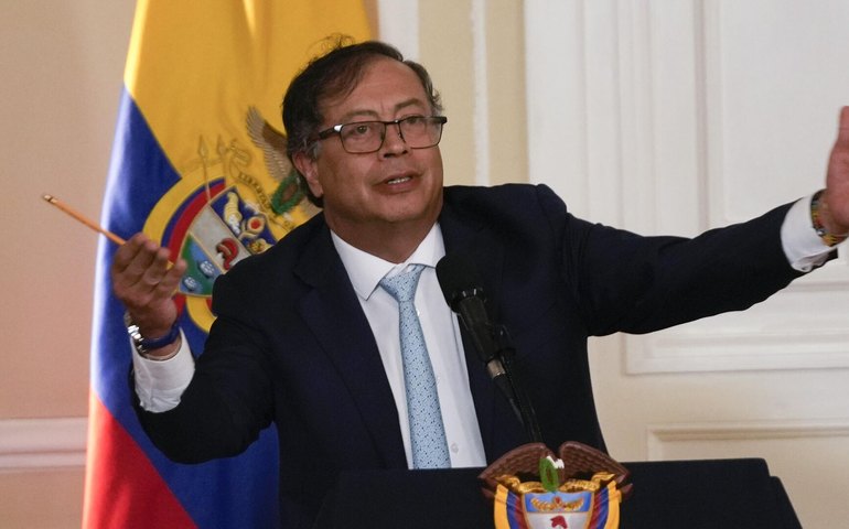 Ataque com explosivos deixa mortos e feridos na Colômbia